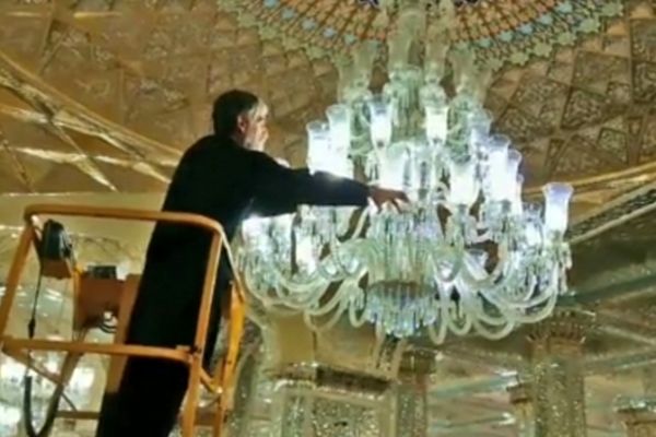 فیلم غبارروبی و گل آرایی حرم مطهر رضوی