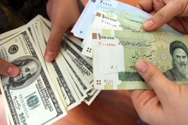 دلار در سال جدید کاهش می یابد/ خرید و فروش دلار و یورو با کارت ملی صحت ندارد