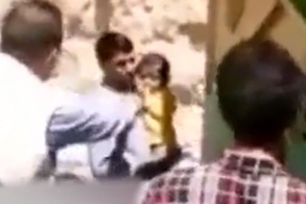 مردی که شغلش تولید امامزاده های جعلی در ایران است ! + فیلم