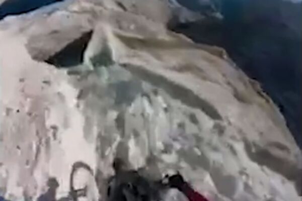 فیلم نفس گیر از دوچرخه سواری جنون آمیز در لبه پرتگاه + فیلم