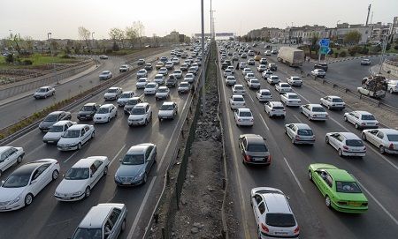 ترافیک در محورهای ورودی و خروجی مشهد مقدس سنگین است