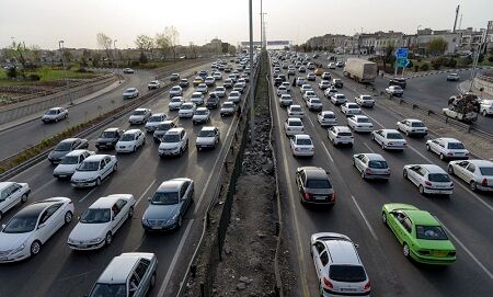 ترافیک در محورهای ورودی و خروجی مشهد مقدس سنگین است