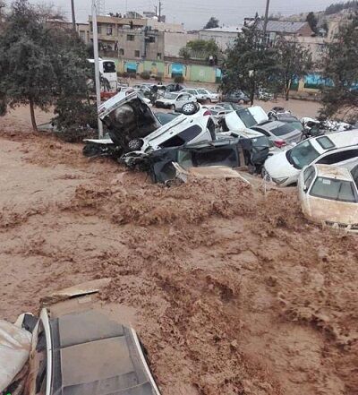 جاری شدن سیل در مسیرهای منتهی به دروازه قرآن شیراز + فیلم