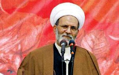 امام جمعه موقت مشهد: جوان حزب‌اللهی انقلابی راهکار حل مشکلات است؛ بیخود دنبال لبخند آمریکا نباشیم