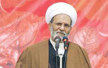 امام جمعه موقت مشهد: جوان حزب‌اللهی انقلابی راهکار حل مشکلات است؛ بیخود دنبال لبخند آمریکا نباشیم