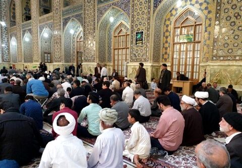 حضور بدون تشریفات تولیت آستان قدس رضوی در نماز جمعه مشهد