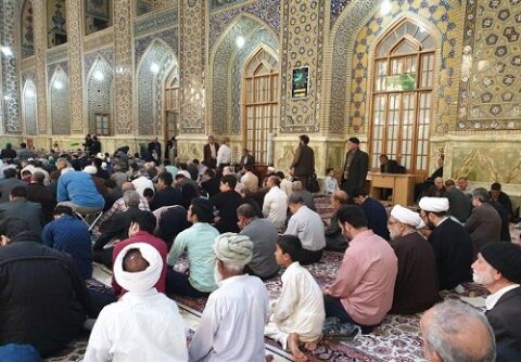 حضور بدون تشریفات تولیت آستان قدس رضوی در نماز جمعه مشهد