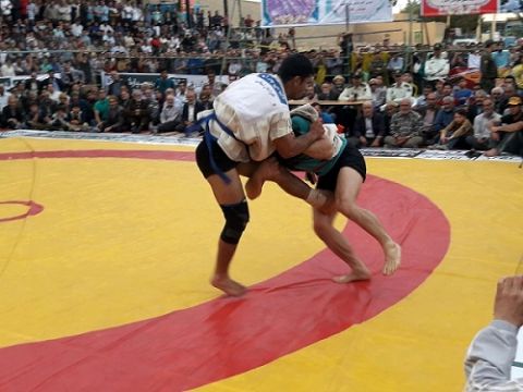 برگزاری مسابقات کشتی با چوخه در فرهادگرد