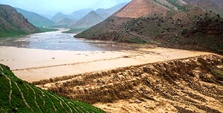 بند خاکی روستای خلج سرریز شد