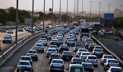 بار ترافیکی در محورهای فیروزکوه، مشهد، کرج و قم سنگین است