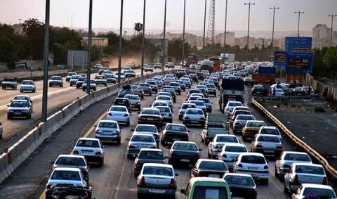 بار ترافیکی در محورهای فیروزکوه، مشهد، کرج و قم سنگین است