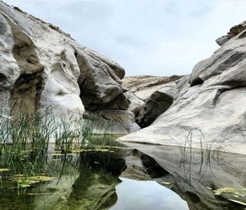 غاری با آب شفابخش