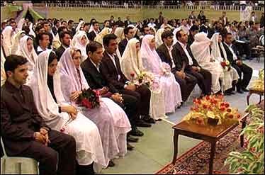 آستان قدس با نهاد رهبری همکاری خوبی در زمینه ازدواج دانشجویی دارد/ دوره‌های آموزشی زوج‌های دانشجو در مشهد بر ع