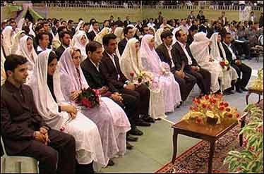 آستان قدس با نهاد رهبری همکاری خوبی در زمینه ازدواج دانشجویی دارد/ دوره‌های آموزشی زوج‌های دانشجو در مشهد بر ع