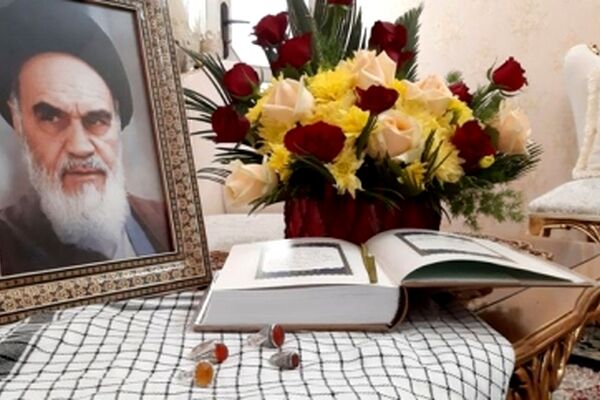 همسر شهید سمایی:دخترم خواب دیده بود رهبر به منزلمان امده اند