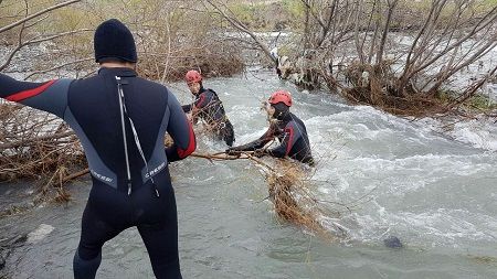 جسم بی جان بانوی میانسال در سیلاب پل پرتویی مشهد پیدا شد