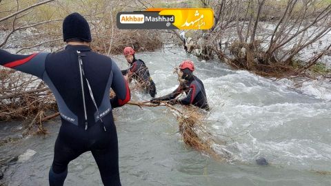 جسم بی جان بانوی میانسال در سیلاب پل پرتویی مشهد پیدا شد