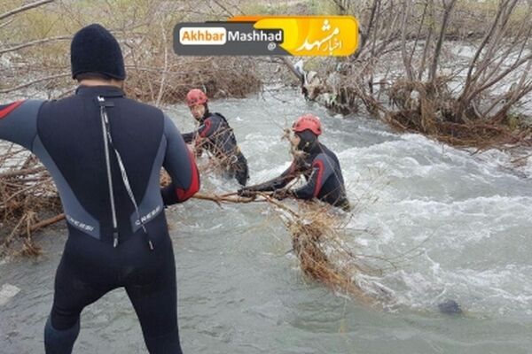 جسم بی جان بانوی میانسال در سیلاب پل پرتویی مشهد پیدا شد