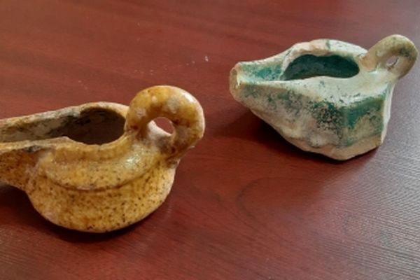 اهداء دو شی تاریخی توسط یک شهروند به میراث فرهنگی