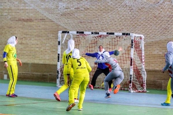 دختران هندبالیست استان در اردوی تیم ملی