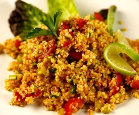 بلغور پلو با سالاد بلغور غذایی متفاوت و فوری + دستور تهیه