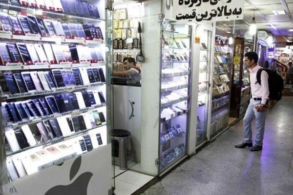آمار فروش گوشی‌های همراه به یک سوم کاهش یافت