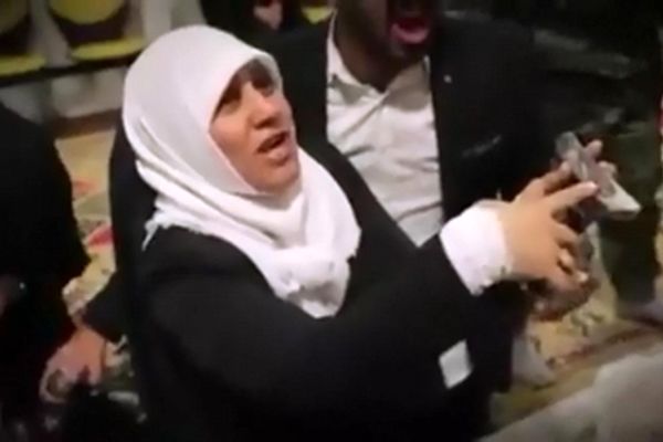 وداع یک مادر با فرزند شهیدش...