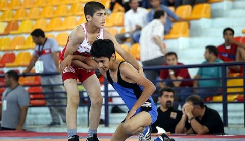 رقابتهای کشتی جام خراسان در مشهد آغاز شد