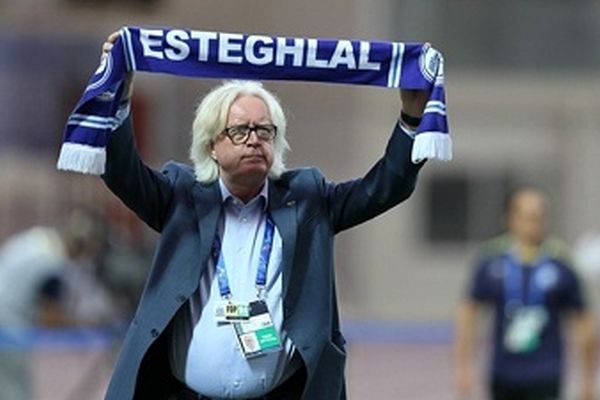 پاسخ شفر به تشویق هواداران استقلال در استادیوم امام رضا (ع)