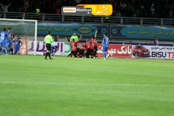 گل اول پدیده به استقلال در دقیقه 8