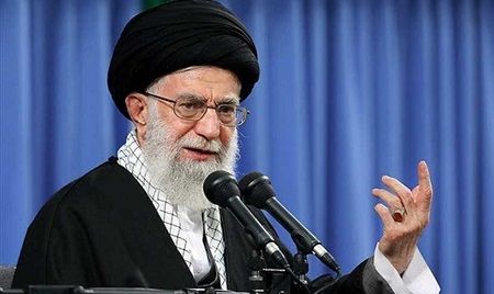 رهبر انقلاب: با قاچاق و عوامل ناامن کننده فضای مجازی برخورد جدی کنید