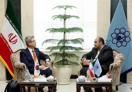 سفیر کره جنوبی:مسلمان نیستم اما مجذوب حرم امام رضا(ع) شدم