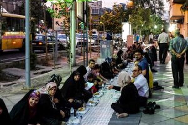 برگزاری مراسم افطاری در معابر و خیابان‌‎های مشهد
