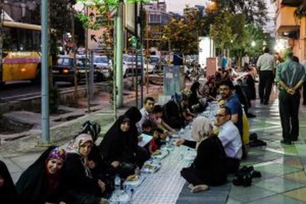 برگزاری مراسم افطاری در معابر و خیابان‌‎های مشهد