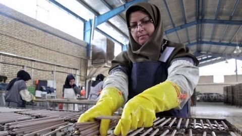 دستمزدهای زنان کارگر باید با مردان کارگر برابر باشد
