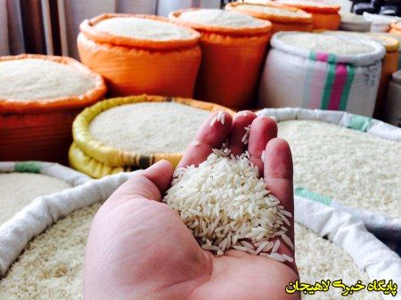 توقیف تریلر حامل 15 تن برنج قاچاق در گناباد