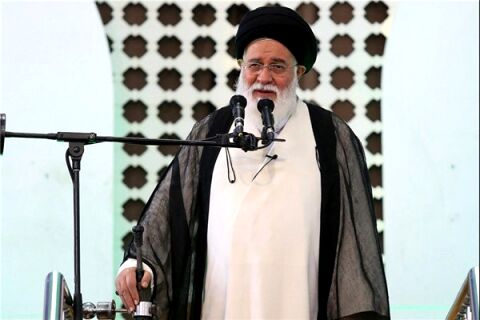ماه رمضان ماه آرایش جنگی است/ مسئولین در صف نخست آرایش جنگی باشند/ مردم ۴۰ سال نشان دادند با آمریکا آشتی نمی‌ک