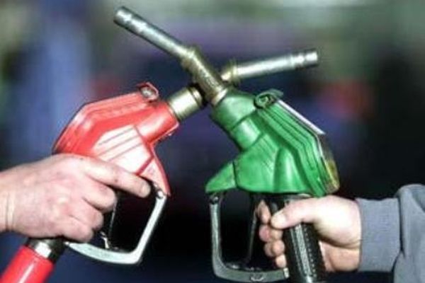 هنوز دستورالعمل تغییر نرخ یا سهمیه‌بندی بنزین نرسیده است