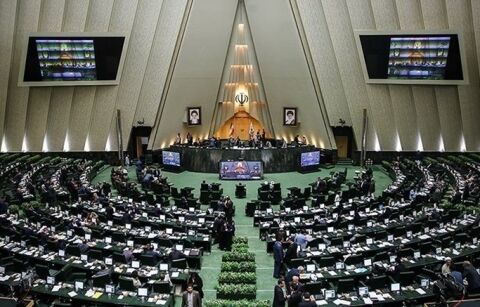 طرح جدید مجلس برای حمایت از اشتغال: شاغلین کم درآمد تحت حمایت دولت می شوند