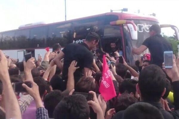 تیم پدیده شهر خودرو وارد مشهد شد