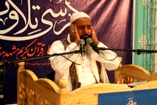 تلاوت زیبای اسامه عبدالحمزه عبدالله از کشور عراق در کرسی تلاوت نمایشگاه قرآن کریم مشهد