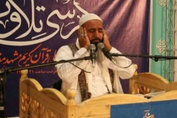 تلاوت زیبای اسامه عبدالحمزه عبدالله از کشور عراق در کرسی تلاوت نمایشگاه قرآن کریم مشهد