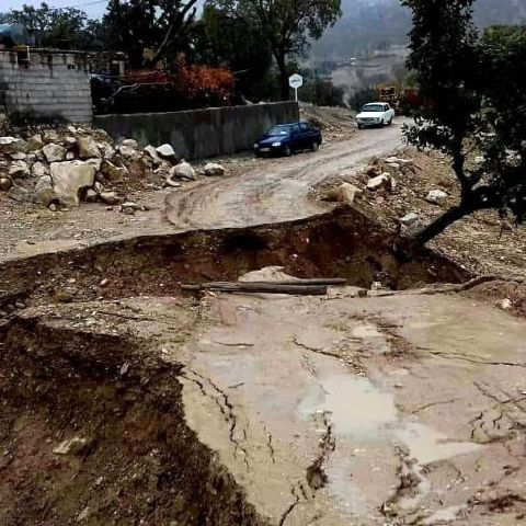 بارندگی شدید بخشی از جاده گُراخک در شهرستان طرقبه شاندیز را تخریب کرد