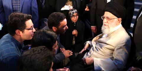زندگی‌نامه دو سردار کاشمری و خاطرات رزمنده مشهدی تقدیم رهبر انقلاب شد
