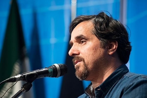 روایت شاعر مشهدی از اهدای کتاب «اصطلاحات طرقبه‌ای» به مقام معظم رهبری