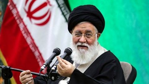 امام جمعه مشهد: کفار به دنبال نفوذ اقتصادی از طریق براندازی فرهنگ اسلامی هستند