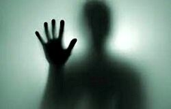دختر 16 ساله ام عاشق شرور عربده کش شده است / اشک های مرد بی نوا در کلانتری مشهد