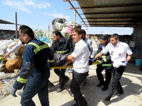 جان باختن زن نیشابوری در دستگاه فشرده سازی ضایعات