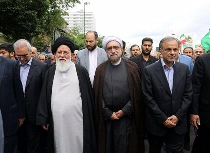 حضور امام جمعه مشهد و تولیت آستان قدس رضوی در جمع راهپیمایان روز قدس