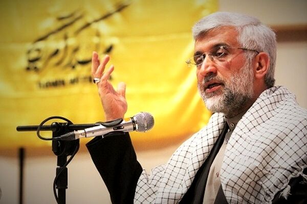 عضو مجمع تشخیص مصلحت نظام: دشمن تلاش می کند مسیر امت اسلامی را منحرف کند